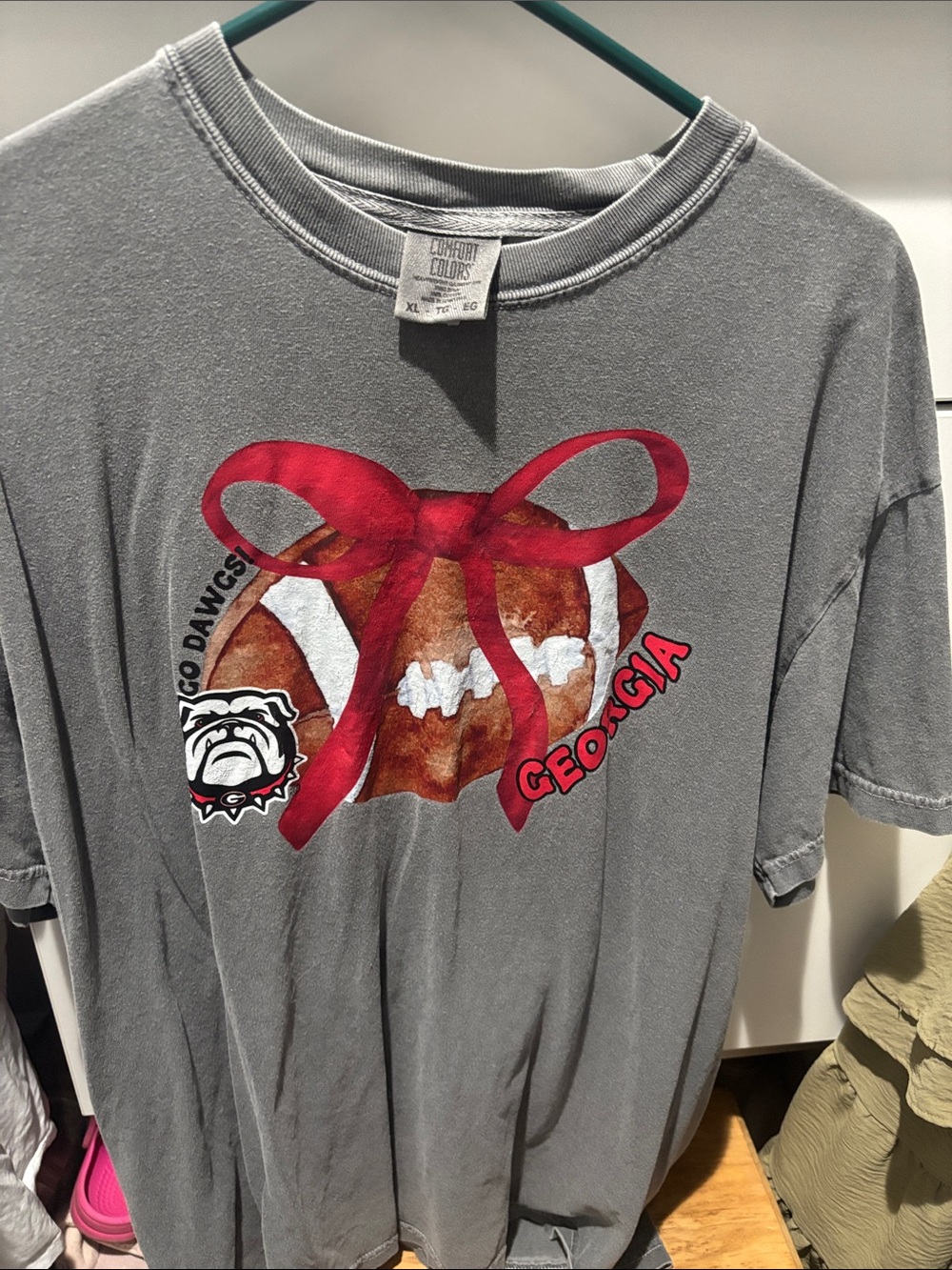 Comfort Colors Gray Georgia Bulldogs Dog Football Graphic Tee with Red Bow